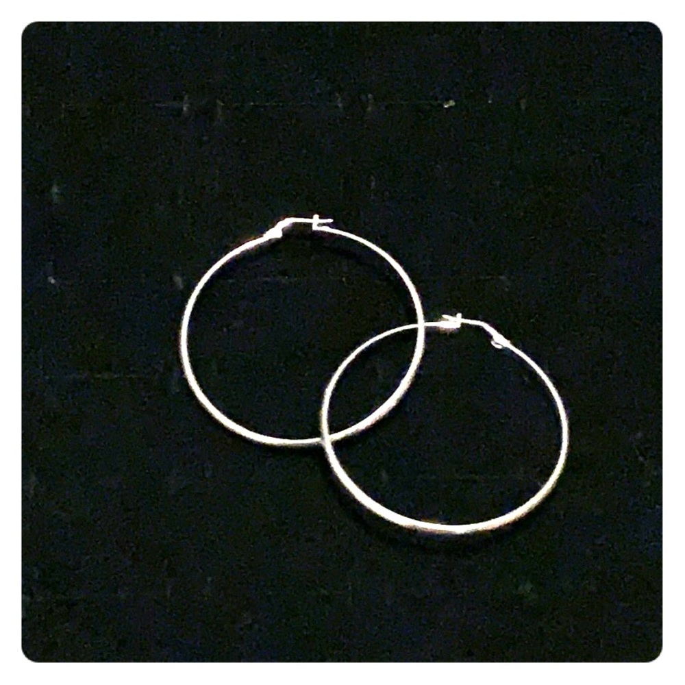 🦋🦋Medium Size Sterling Silver Hoop Earrings🦋🦋